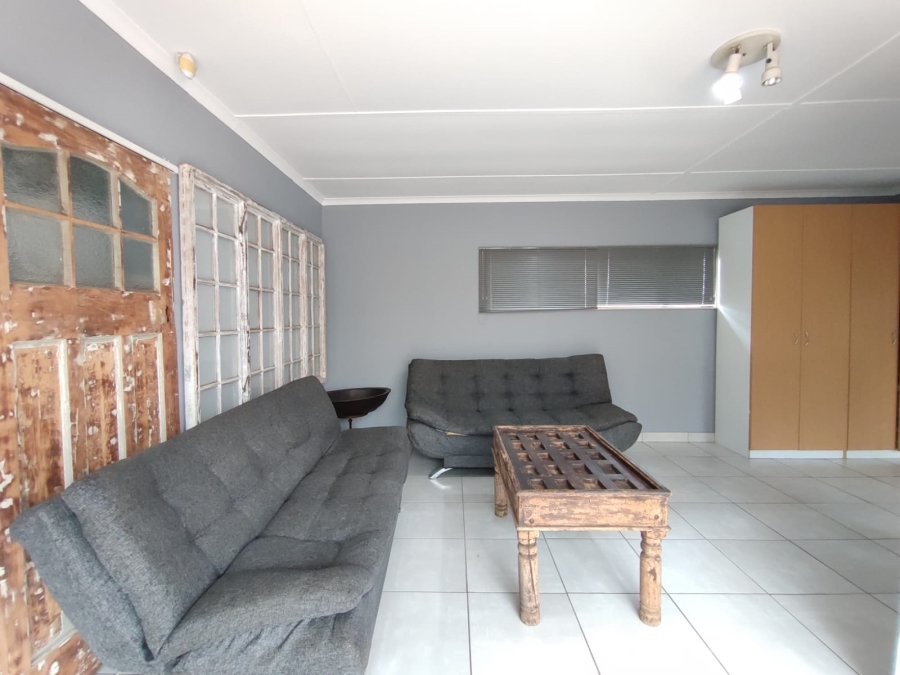 6 Bedroom Property for Sale in Flamwood North West